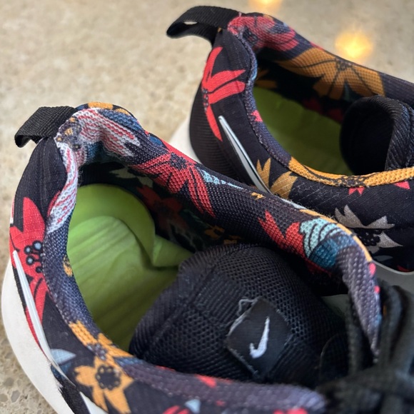 Nike Roshe Run Print 'Aloha' Black Floral Sneakers with White Accents - Picture 9 of 10